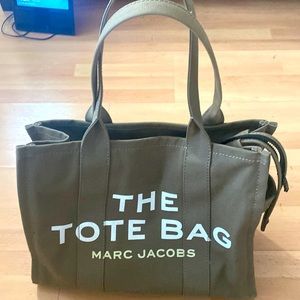 EUC Like New Marc Jacobs The Large Tote